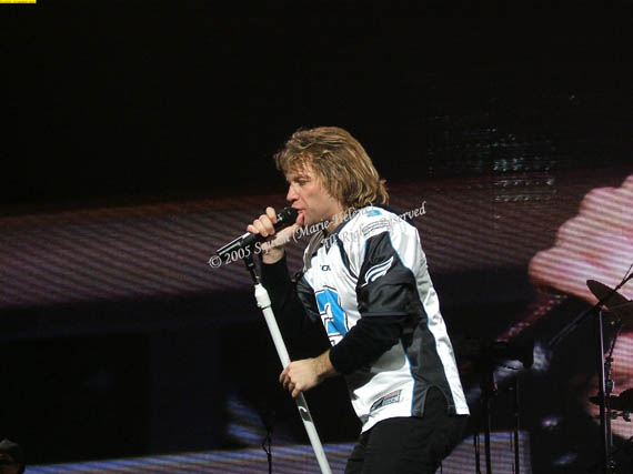 Bon Jovi - Bell Centre, Quebec, Canada (December 14, 2005)